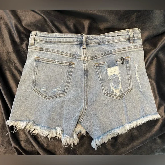 Hi-Rise Relaxed Fit Jean Shorts. Size 29. - Picture 2 of 5